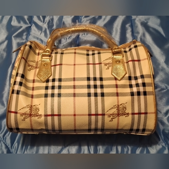 Cream Coloured Women's Purse - Picture 2 of 3